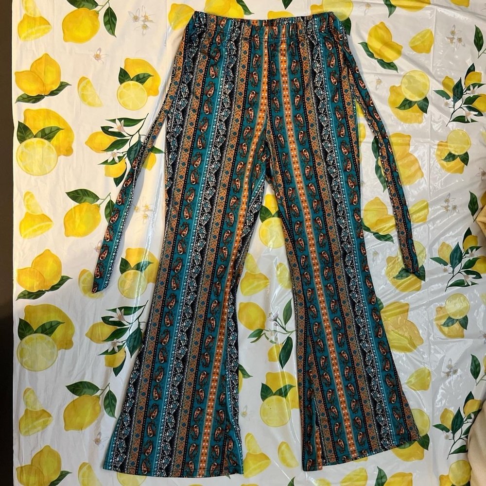 Worn once! Super comfortable and cute flowy pants